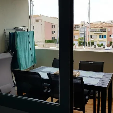 Studio Cabine 4p Proche Mer/piscine/parking Appartement